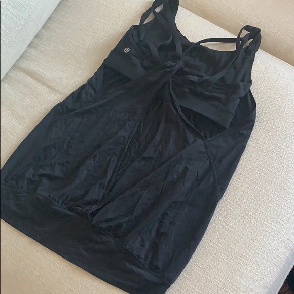 Lululemon - Picture 2 of 4